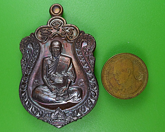 เหรียญรุ่นแรกหลวงพ่อวิชิต วัดไตรรัตน์วนาราม ชลบุรี(1) .2548.