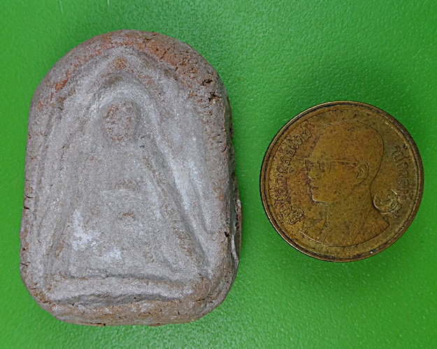 พระผงรูปเหมือนปฐวีธาตุหลวงปู่หงษ์ วัดเพชรบุรี สุรินทร์ .2569.