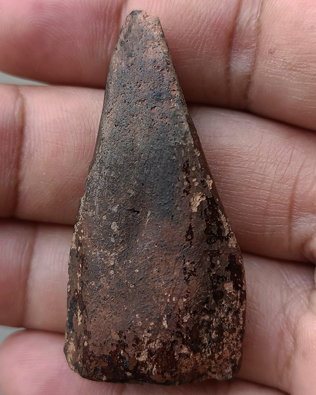 พระเชตุพนพิมพ์ใหญ่เนื้อดิน จ.สุโขทัย ลงรักเก่าๆ สูงประมาณ 2 นิ้ว