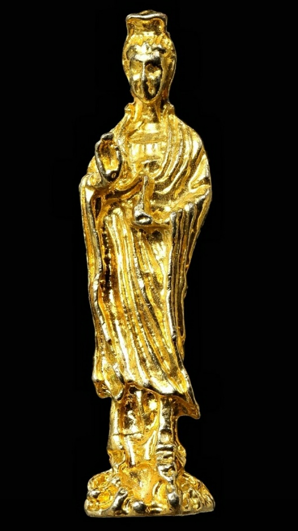 เจ้าแม่กวนอิม ฐาน ๑.๐ ซม. สูง ๔.๒ ซม.