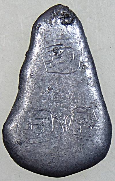 เหรียญหล่อ พิมพ์ก้นแมลงสาบ หลวงพ่อขัน วัดนกกระจาบ เนื้อตะกั่ว จารหลัง  ย้อนยุค