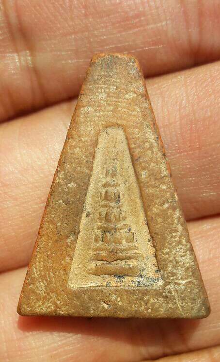 พระผงสุพรรณจงอางศึก อู่ทองจงอางศึก(มุ่ย ถิร โพธิ์ โต๊ะ เงิน และคณาจารย์เกือบ 60 รูป) เคาะเดียว(41)