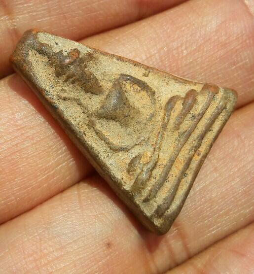 พระผงสุพรรณจงอางศึก อู่ทองจงอางศึก(มุ่ย ถิร โพธิ์ โต๊ะ เงิน และคณาจารย์เกือบ 60 รูป) เคาะเดียว(41)