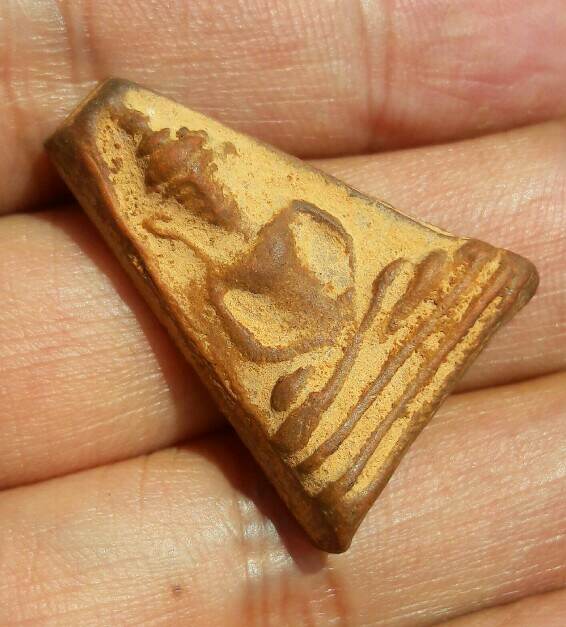 พระผงสุพรรณจงอางศึก อู่ทองจงอางศึก(มุ่ย ถิร โพธิ์ โต๊ะ เงิน และคณาจารย์เกือบ 60 รูป) เคาะเดียว(42)