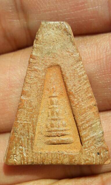 พระผงสุพรรณจงอางศึก อู่ทองจงอางศึก(มุ่ย ถิร โพธิ์ โต๊ะ เงิน และคณาจารย์เกือบ 60 รูป) เคาะเดียว(43)