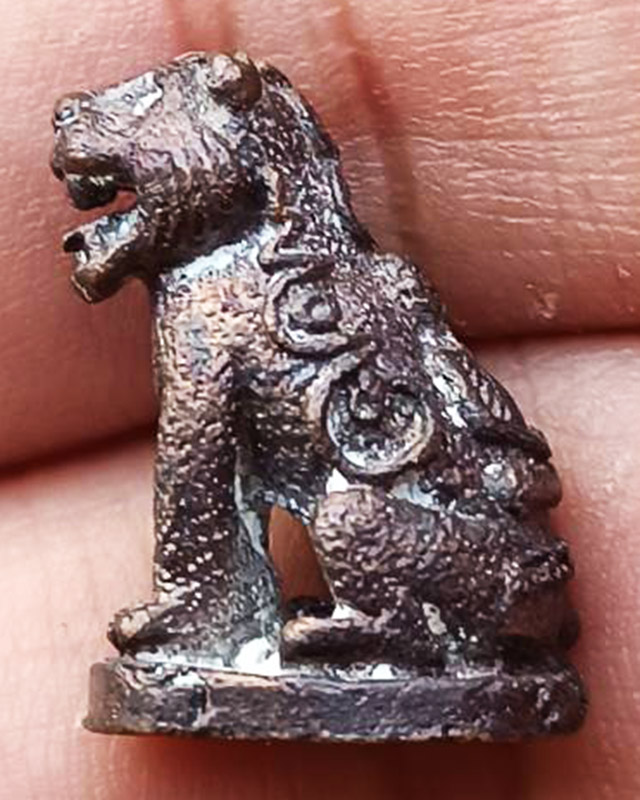 4.เสือมหาอำนาจ พยัคฆ์คำราม หลวงพ่อเกตุ วัดเกาะหลัก รุ่นแรก ปี 2531 เนื้อทองผสม ตอกโค้ด ขนาดสูงประมาณ