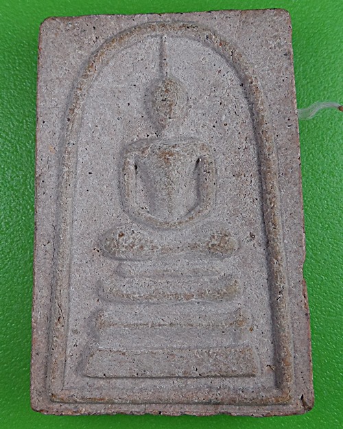 พระผงหลังรูปเหมือนหลวงพ่อเที่ยง วัดพระพุทธบาทเขากระโดง บุรีรัมย์ .2731.