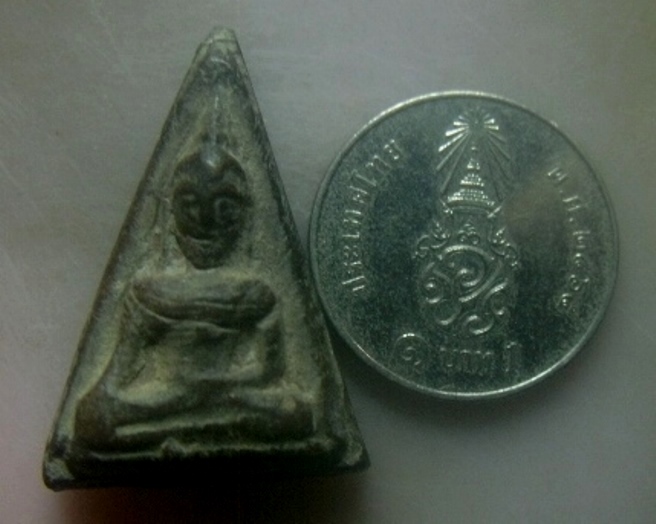 **เบาๆ**พระนางพญาเศียรโตเนื้อดำ หลวงพ่อกวย วัดโฆสิตาราม จ.ชัยนาท ปี ๒๕๑๘**สวยๆ