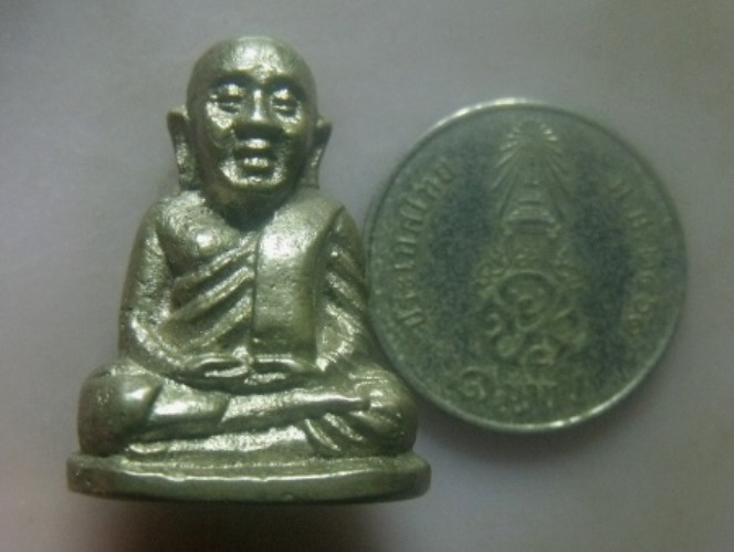 **เบา​ๆ​**รูปหล่อหลวงพ่อเงิน วัดบางคลาน เนื้ออัลปาก้า ก้นอุดทองแดง ตอกโค้ด เก่าๆ**เนื้อจัด สวยๆ