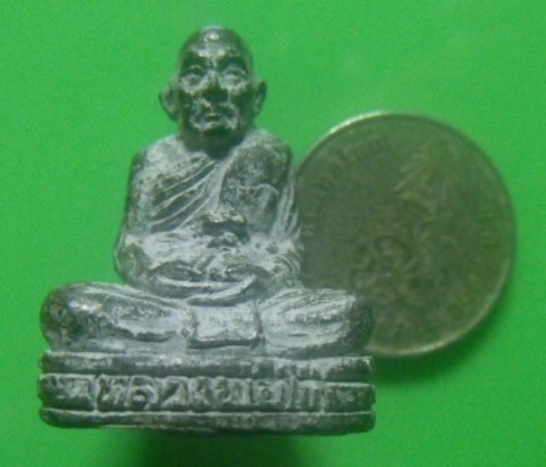 **เบาๆ**รูปเหมือนลอยองค์รุ่นแรก เนื้อว่านฝังตะกรุด หลวงพ่อไข่ วัดลำนาว จ.นครศรีธรรมราช ปี ๒๕๔๗**สวย