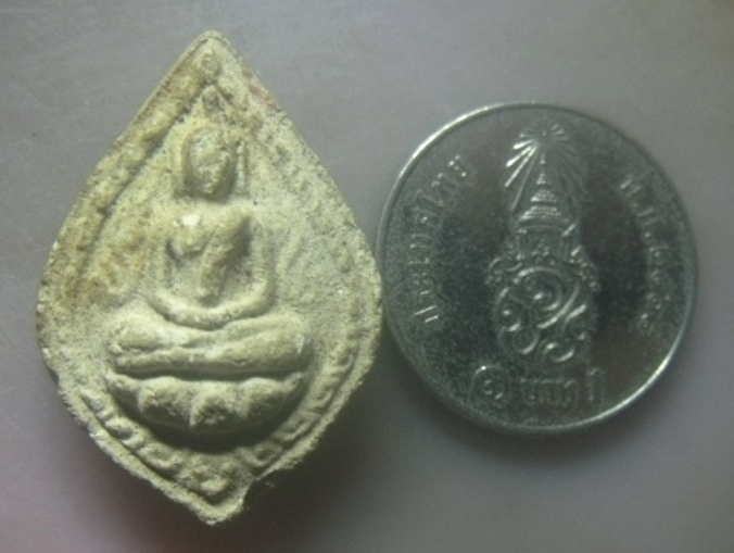 **เบาๆ**พระผงกลีบบัว พระครูสุพจน์ วัดสุทัศน์ พิธีอินโดจีน กทม. ปี ๒๔๘๔**เนื้อผงเก่าวัดระฆัง สวยๆ