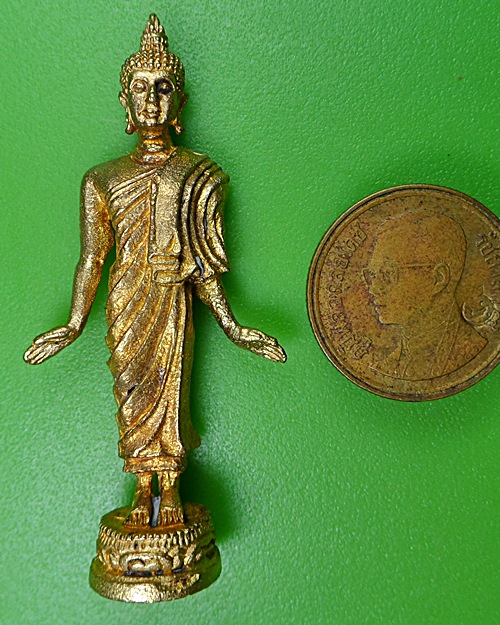 รูปหล่อพระพุทธ หลวงปู่หงษ์ วัดเพชรบุรี สุรินทร์ .2849.