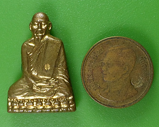 เหรียญปั้มตัดชิดพระอาจารย์รัญ วัดช่องลมพรหมนิมิตร ชุมพร .2876.