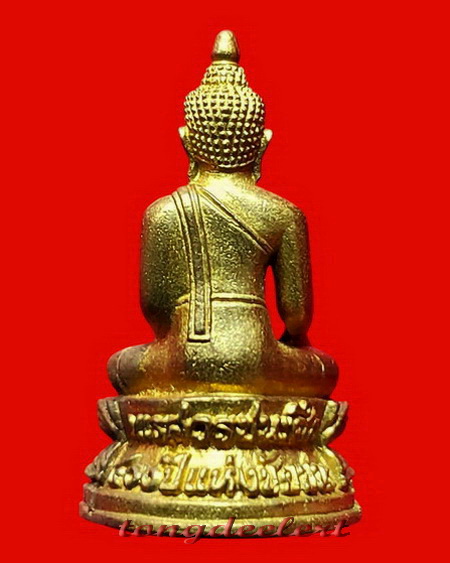 พระกริ่งพระนเรศวรชนะศึก จ.กาญจนบุรี ที่ระลึกจัดสร้างพระบรมราชานุสาวรีย์ ปี 2545 พร้อมกล่องเดิมค่ะ