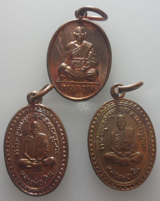 (100฿) ๓ เหรียญ