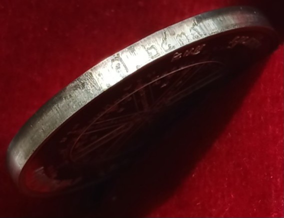 เหรียญพระอาจารย์ขวัญชัย ธัมมวโร วัดนามะตูม ชลบุรี เนื้อเงินขัดเงา ปี39