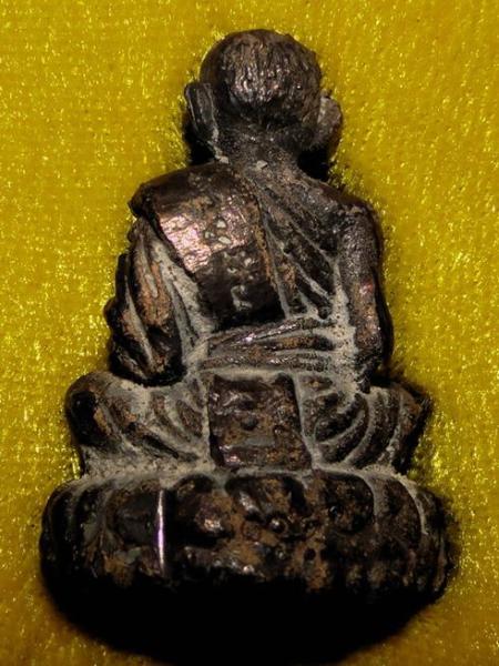 รูปหล่อหลวงพ่อคูณ  วัดบ้านไร่ รุ่นอายุยืน เบ้าทุบเนื้อนวโลหะ /กล่อง