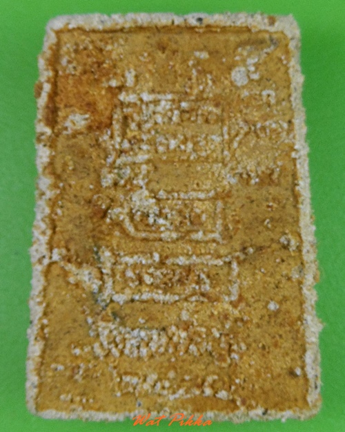 พระผงรูปเหมือนหลวงปู่หงษ์ วัดเพชรบุรี สุรินทร์ .3168.