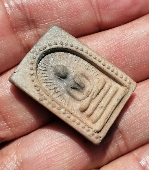 พระสมเด็จพิมพ์รัศมี ไข่ปลาข้างเม็ด หลังปลาดุก หลวงพ่อกวย วัดโฆสิตาราม ออกวัดหนองอีดุก เคาะเดียว   