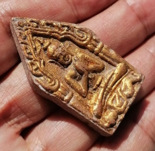 ขุนแผนปลุกกุมาร​ หลังยันต์(นะ)​กันปืน เนื้อผงพุทธคุณ​ หลวงพ่อกวย​ วัดโฆษิตาราม​ ยุคต้น เคาะเดียว    