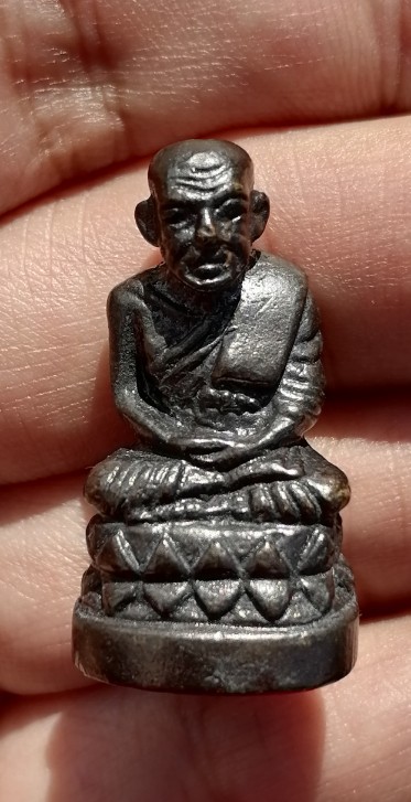 หลวงปู่ทวด รูปหล่อพิมพ์บัวรอบ ตอกโค๊ดใต้ฐาน วัดในหาน จ.ภูเก็ต ปี 2536 เคาะเดียว