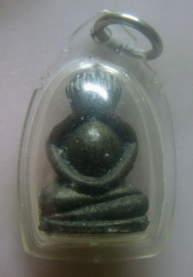 **เบา​ๆ​**พระปิดตามหาลาภ หลังยันต์ เนื้อโลหะผสม เก่าๆ ไม่ทราบที่**เลี่ยมสวยพร้อมใช้