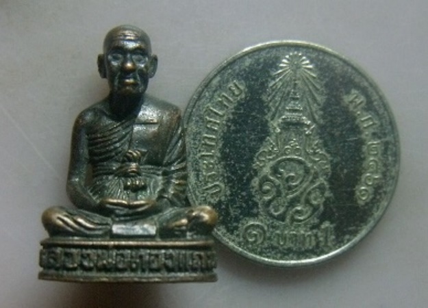 **เบาๆ**รูปหล่ออุดกริ่ง หลวงพ่อทองแถม วัดทองพุ่มพวง จ.สระบุรี ปี ๒๕๓๓**สวยๆ