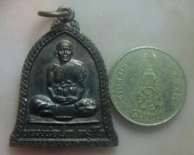 **เบา​ๆ**เหรียญระฆังหลวงพ่อเล็ก รุ่นวางศิลาฤกษ์เมรุ๔๑ วัดเจริญภูผา(จุ้มปะ) อ.รัตภูมิ จ.สงขลา ปี๒๕๔๑*