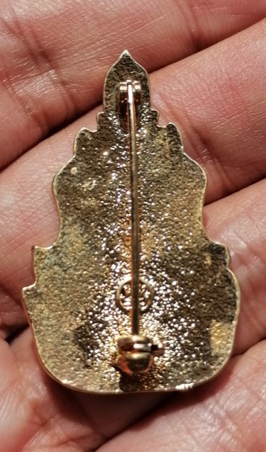 เข็มที่ระลึกในหลวงรัชกาลที่​ 9​ ฉลองครองสิริราชสมบัติครบ​ 60​ ปี​ พร้อมกล่องเดิมๆ​ เคาะเดียว     