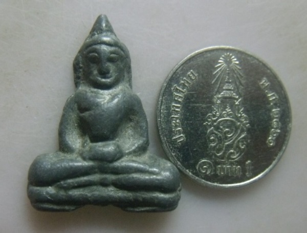 **เบาๆ**พระพุทธนั่งปางสมาธิ เนื้อชินตะกั่ว เก่าๆ สวยๆ ไม่ทราบที่**เนื้อจัด เชิญชมครับ