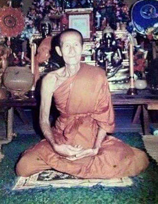 รูปหล่อ หลวงปู่เจียม วัดหนองยาว จ.สุรินทร์ รุ่นรับเสด็จ ปี2537 