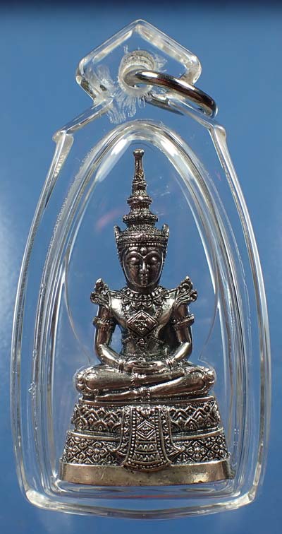 พระแก้วมรกต กรมสรรพสามิต เนื้อเงิน เลี่ยมพร้อมใช้สวยกริ๊บ+กล่องครบ+บัตรรับรองพระแท้*248