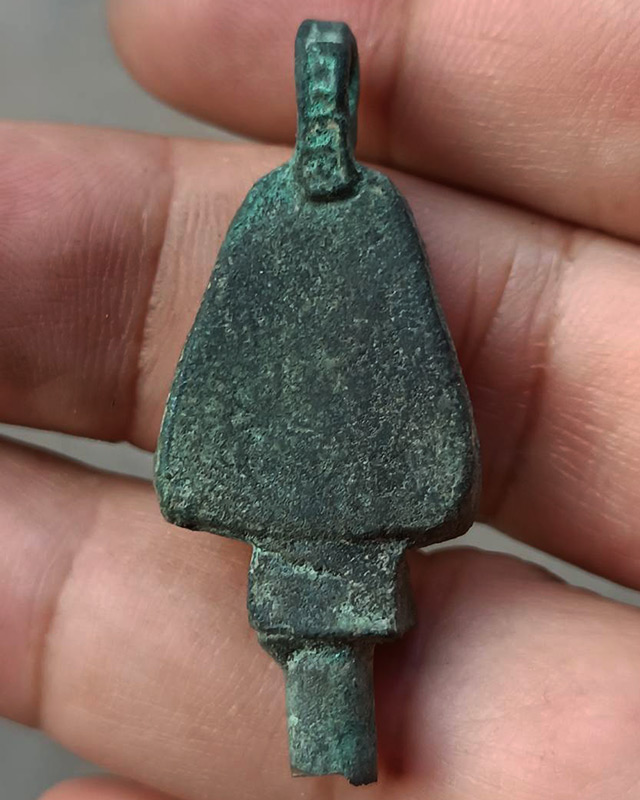 แท้ๆ จากวัด !! เหรียญหล่อจอบใหญ่ หลวงพ่อเงิน รุ่นปืนแตก วัดคงคาราม (บางคลานใต้) ตัดจากช่อกรรมการ (13