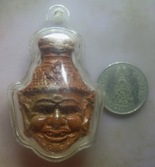 **เบาๆ**เศียรพ่อแก่ให้โชค เนื้อผงผสมดิน ศิลป์สวย ไม่ทราบที่**เลี่ยมสวยพร้อมใช้ เชิญชมครับ