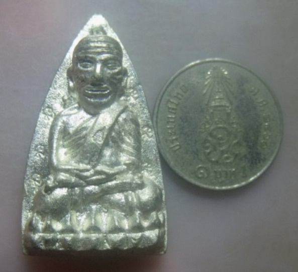 **เบา​ๆ​**หลวงปู่ทวดเตารีด หลังลายเซ็น เนื้อนวะพรายเงิน ตอกโค้ดนะ 7 ตัว คอจุด วัดบวรฯ ปี ๒๕๔๓**สวยๆ 