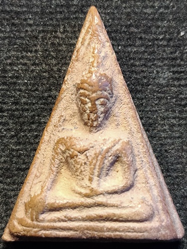 พระพิมพ์นางพญา  หลวงพ่อขาว เนื้อดิน