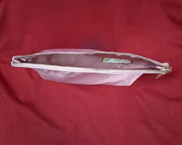 (ปิด39-)กระเป๋าซิปสตรี CLARINS ขนาด14x24ซ.ม. (สภาพไม่ได้ใช้)