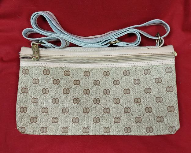 (ปิด79-) กระเป๋าสะพายข้างผู้หญิง *กว้าง15x28ซ.ม.* (สภาพไม่ได้ใช้)