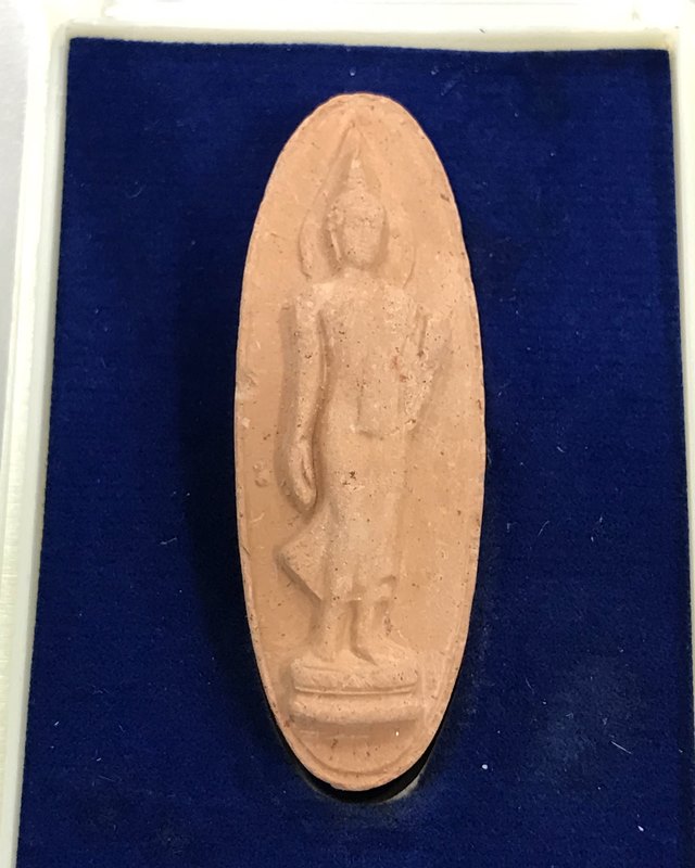 พระเครื่อง 25 พุทธศตวรรษ / พระพุทธ 25 ศตวรรษ / พระลีลา เนื้อดิน พ.ศ. 2500 พร้อมกล่องเดิม...4