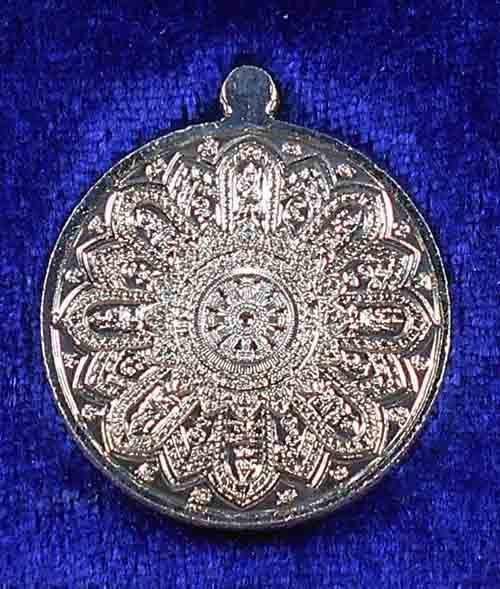 เหรียญหลวงพ่ออิฏฐ์ นั่งเต็มองค์ รุ่น "จิ๊กโก๋จุฬามณี ๖๐" เนื้อช้อนส้อม(อัลปาก้า) พิมพ์เล็ก เลข 334