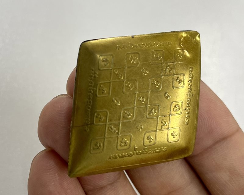 ล็อกเก็ตฉากทอง พระมหาสุรศักดิ์ หลังยันต์ดาวล้อมเดือน พิมพ์ใหญ่ ปี 54 หายาก หมายเลข 288