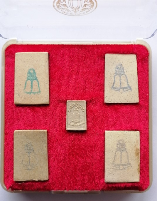 สมเด็จวัดระฆัง อนุสรณ์ 122 ปี ชุด 5 องค์ กล่องเดิม 22 มิถุนายน 2537 เคาะเดียว   