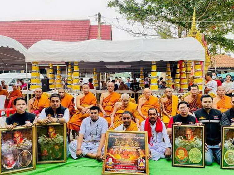 4-372 เหรียญไตรมาส วัดแตก หลวงปู่อิ่ม วัดทุ่งนาใหม่ จ.นครศรีธรรมราช 2566 ทล.ผิวรุ้ง 498 กล่องเดิม