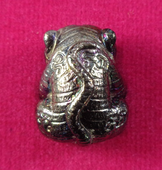 ลูกอมเสือรุ่น 168 หลวงปู่แสน วัดบ้านหนองจิก จ.ศรีสะเกษ เนื้อผิวรุ้งอุดผง สวยครับ