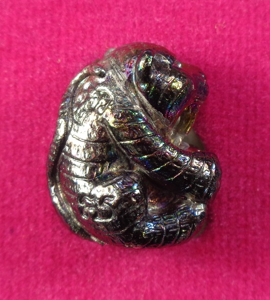 ลูกอมเสือรุ่น 168 หลวงปู่แสน วัดบ้านหนองจิก จ.ศรีสะเกษ เนื้อผิวรุ้งอุดผง สวยครับ