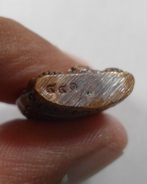 “ เหรียญหล่อเจ้าสัว หลวงปู่ทวดไกร วัดลำพะยา จ.ยะลา รุ่นมหาโภคทรัพย์ ปี 2553 ตอกโค๊ต เลข 441 ”