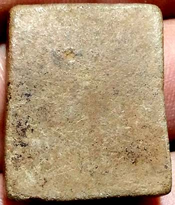 พิมพ์ห้าพระองค์ เนื้อดิน