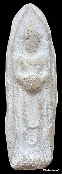 พิมพ์ยืนอุ้มบาตร