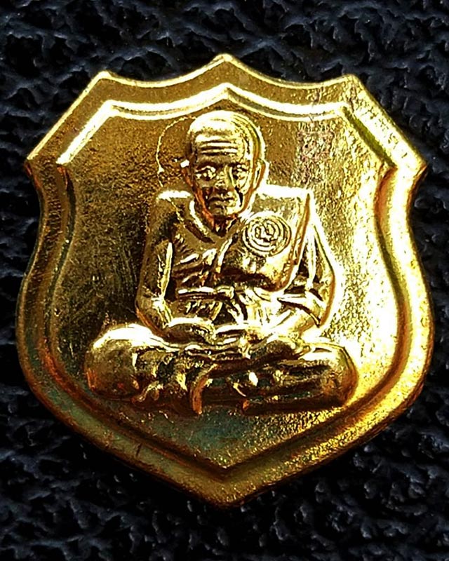 4.เหรียญอาร์ม หลวงปู่ทวด วัดช้างให้ เนื้อฝาบาตร ขนาดสูงประมาณ 2 ซ.ม.