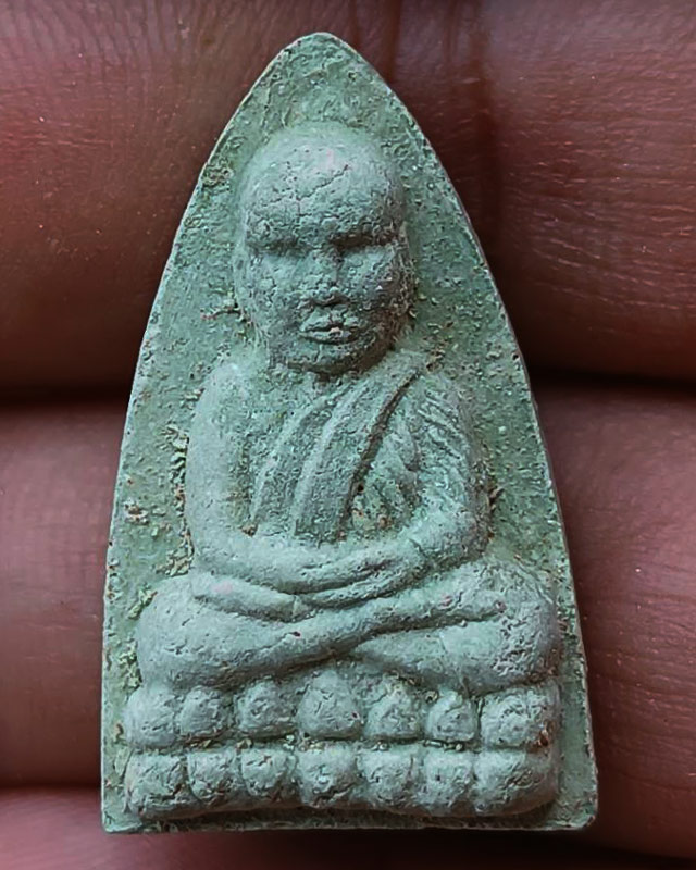 หลวงปู่ทวดเนื้อผงสีเขียวก้านมะลิหลังแผ่นตะกรุดเงิน รุ่นตำหนักทอง หลวงปู่ทอง สุสังวโร วัดป่ากอสุวรรณ 